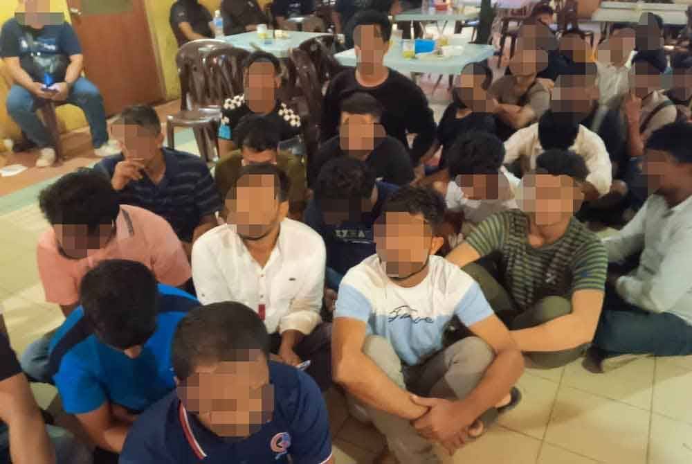 Antara lelaki warga asing yang ditahan JIM dalam serbuan di sebuah premis di Jalan Pasar Baru, Kuala Lumpur pada Khamis.