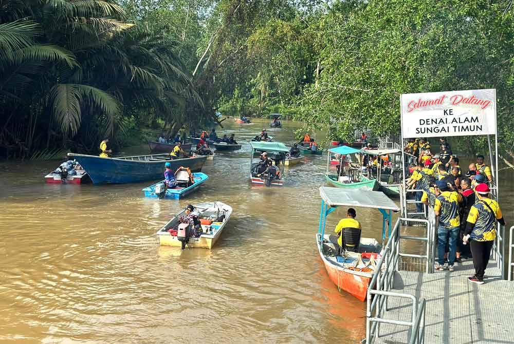 Peserta memancing udang galah dilepaskan.