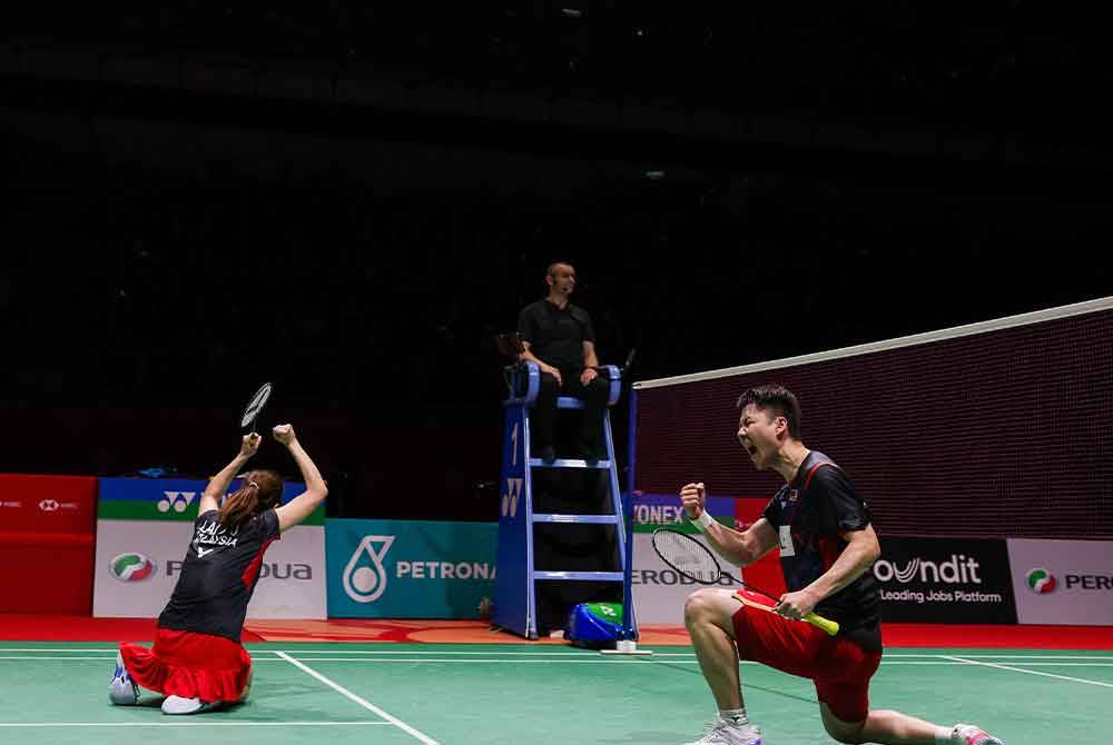Aksi Soon Huat (kanan) dan Shevon ketika menentang pemain Indonesia Rinov Rivaldy dan Pitha Haningtyas Mentari pada pusingan akhir perlawanan Kejohanan Badminton Masters Malaysia Axiata Arena Bukit Jalil pada Ahad. Foto Bernama