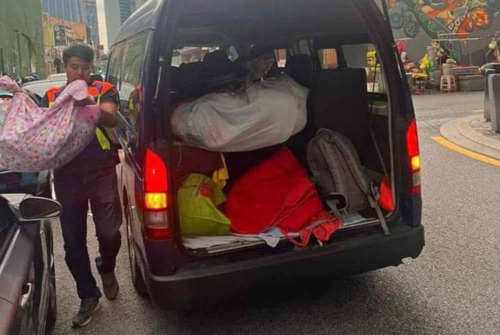 Kesemua barangan yang disita dipindahkan ke Stor Sitaan DBKL Jalan Lombong, Taman Miharja Cheras untuk tindakan rekod dan dokumentasi