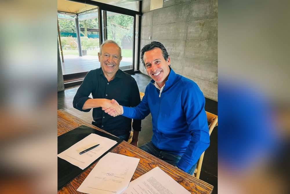 Emery (kanan) kekal di Villa Park hingga Jun 2029.