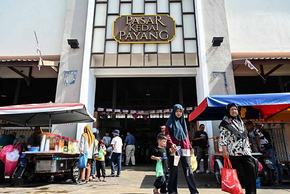 Pasar Kedai Payang 2 menempatkan seramai 580 peniaga setelah penyusunan semula bagi barangan basah seperti ayam, daging, ikan dan sayur, barangan runit dan juga produk keropok. Foto Bernama
