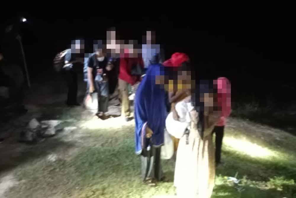 Antara PATI yang ditahan berdekatan Pantai Tanjong Rhu, Telok Panglima Garang di sini pada Rabu.