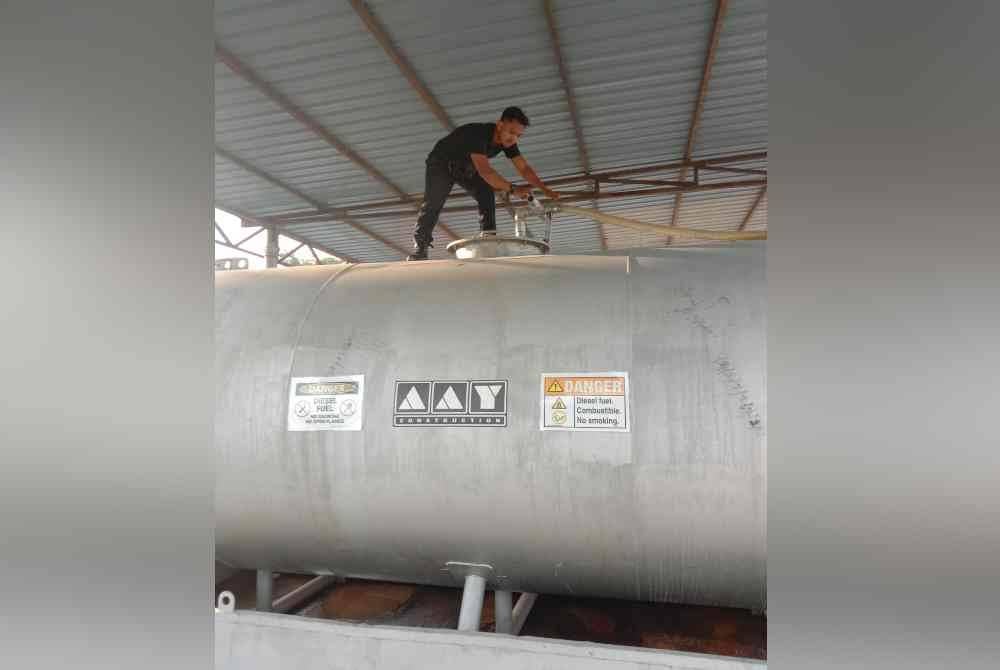 Sebanyak 13,000 liter minyak diesel dan sebuah skid tan dirampas. Foto KPDN Terengganu