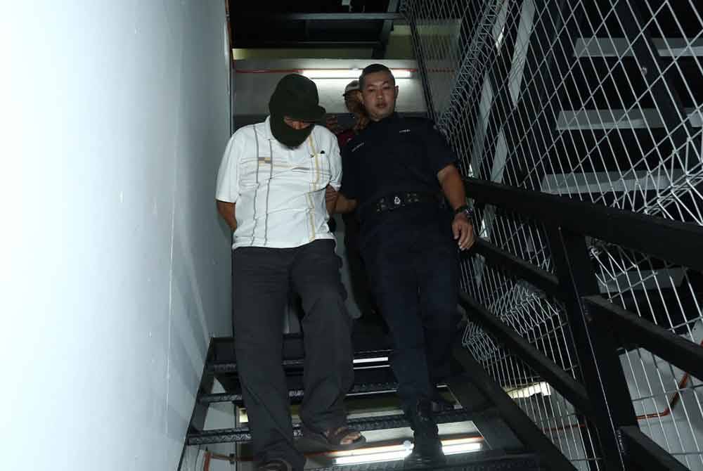 Bekas Presiden PPOC Perak dijatuhi hukuman penjara tiga hari dan denda RM80,000 selepas mengaku bersalah atas tiga pertuduhan pecah amanah membabitkan nilai hampir RM500,000, lima tahun lalu.