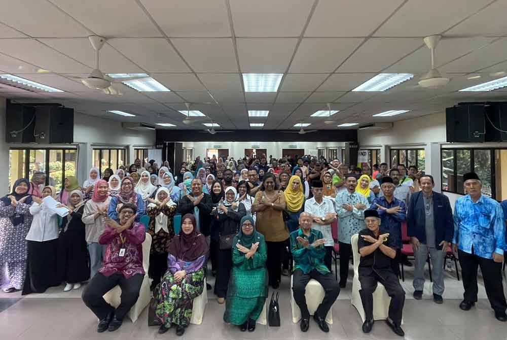 (Dari kiri) Murrilitharan Munisamy; Dr Noraryana Hassan; Noor Aziah; Sulaiman Osman dan Kaswuri Keman ketika Majlis Sambutan Hari Tanpa Tembakau Sedunia 2024 pada Khamis.