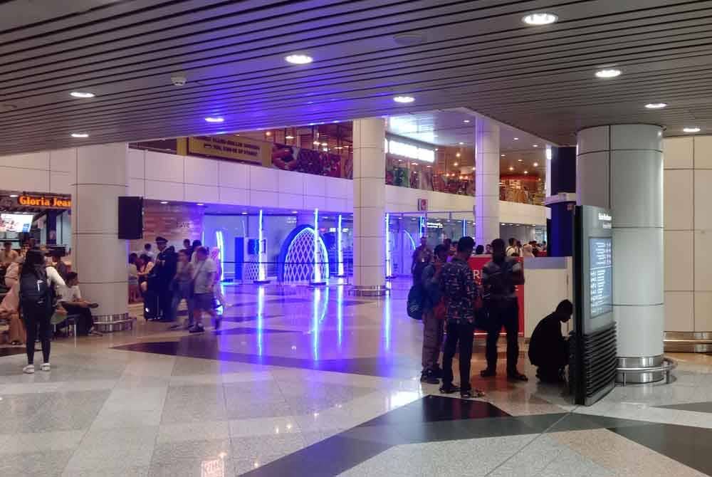 Tiada kesesakan melibatkan warga asing di sekitar Balai Ketibaan Antarabangsa KLIA seperti mana tular pada Khamis.