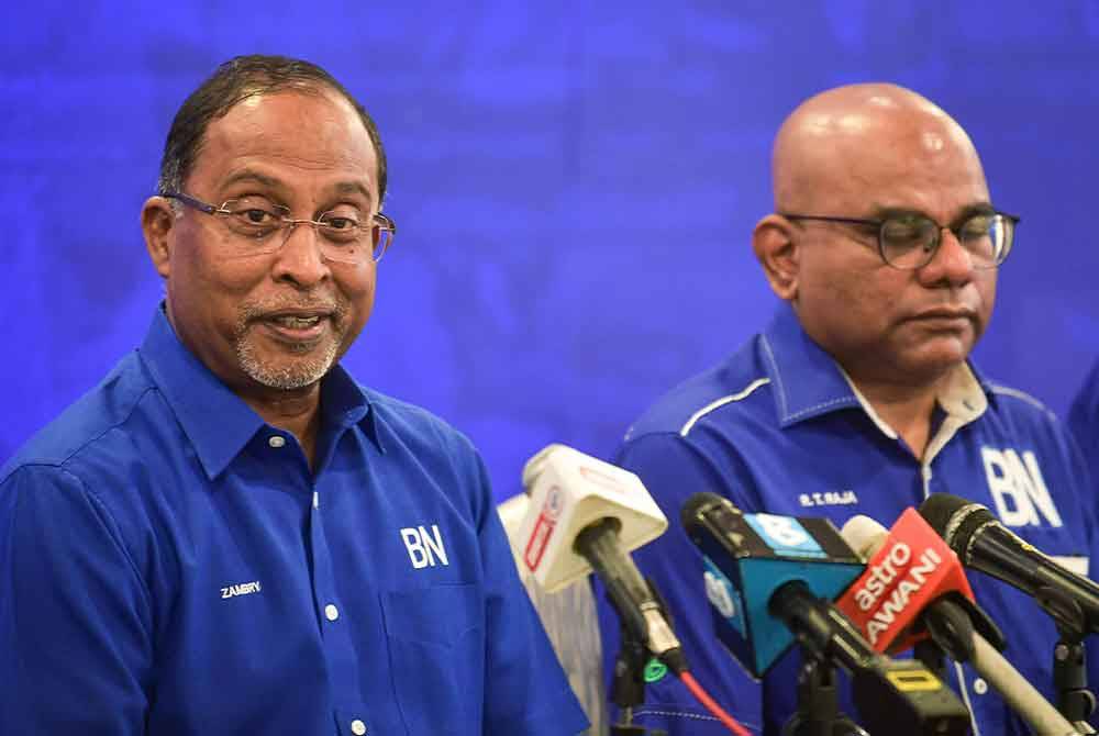 Zambry (kiri) pada sidang media Majlis Pra Pelancaran Jubli Emas BN ke-50 di Pusat Dagangan Dunia Kuala Lumpur pada Sabtu. Foto Bernama