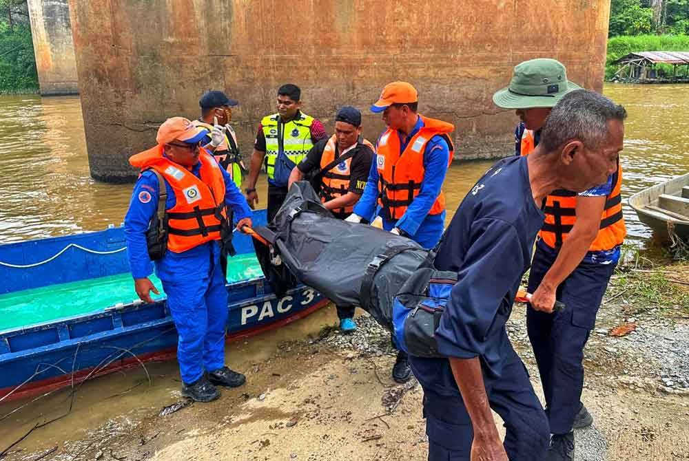 Mayat mangsa dihantar ke Unit Forensik Hospital Bera untuk bedah siasat. Foto ihsan PDRM