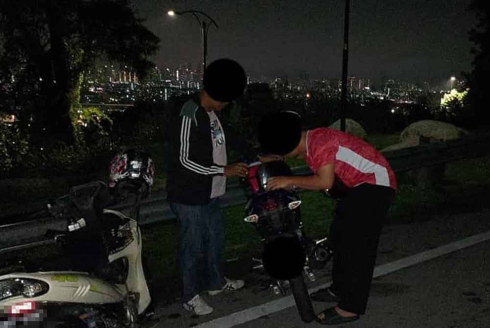 Sebahagian motosikal menggunakan 'ekzos perang' yang disita dalam Op Samseng Jalanan dilaksanakan PDRM di Bukit Ampang Saujana, Ampang, Selangor pada Sabtu. Foto PDRM