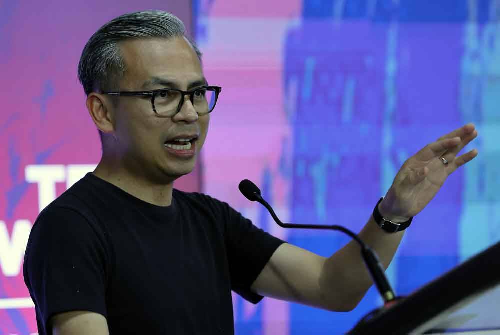 Fahmi menyampaikan ucapan pada Kejohanan Badminton Junior 'Road to NCT' di Sport Arena Sentosa pada Ahad.