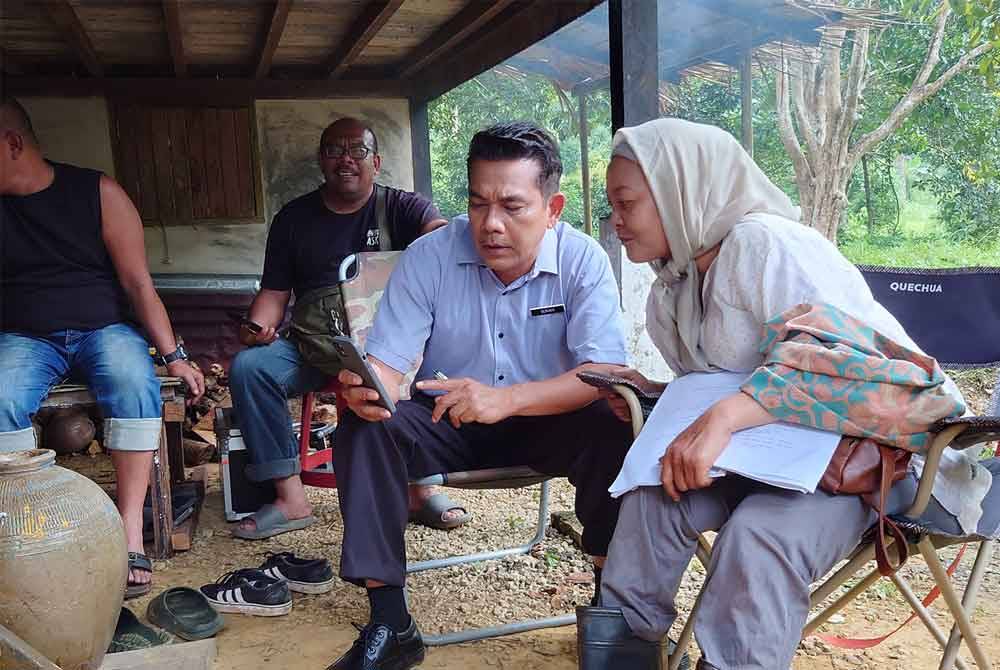 Rosyam dan Ellie Suriaty antara tunggak utama Memoir Seorang Guru.