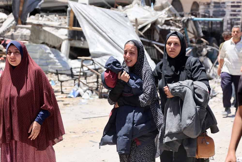 Beberapa wanita Palestin yang kembali semula ke utara Gaza terkejut melihat kesan kemusnahan di kem pelarian Jabalia.