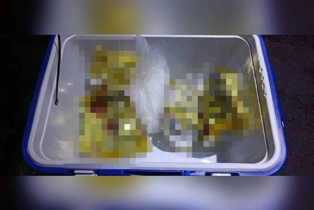 Dadah yang ditemui diserahkan kepada pegawai penyiasat Maritim Malaysia untuk tindakan lanjut.