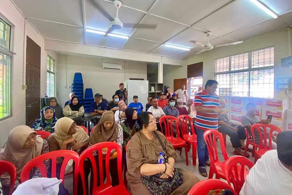 Pemilik hartanah Kampung Sungai Baru yang hadir dalam sidang media pada Rabu.