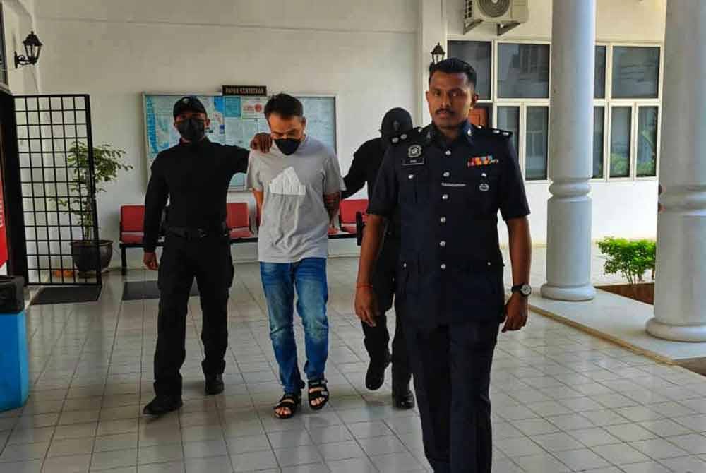 Tertuduh ketika dihadapkan ke Mahkamah Majistret Raub pada Rabu