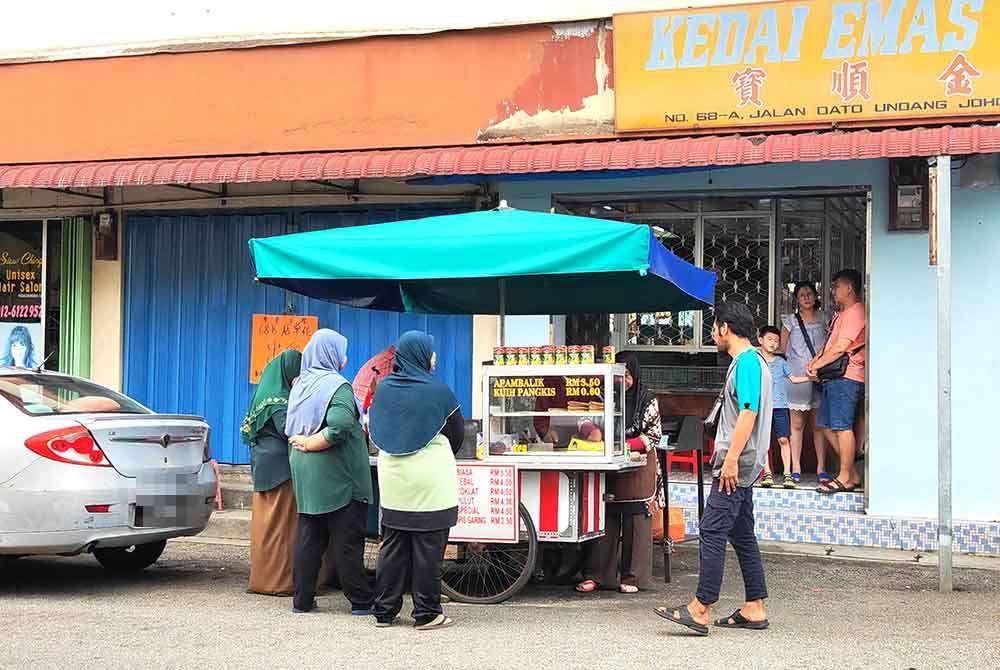Lokasi gerai apam balik Almidar dan isteri yang tidak pernah berubah dari tahun 1984.