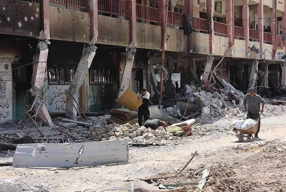 Sekolah di kawasan kejiranan al-Zaitoun di Bandar Gaza turut menjadi sasaran bedilan rejim Zionis.