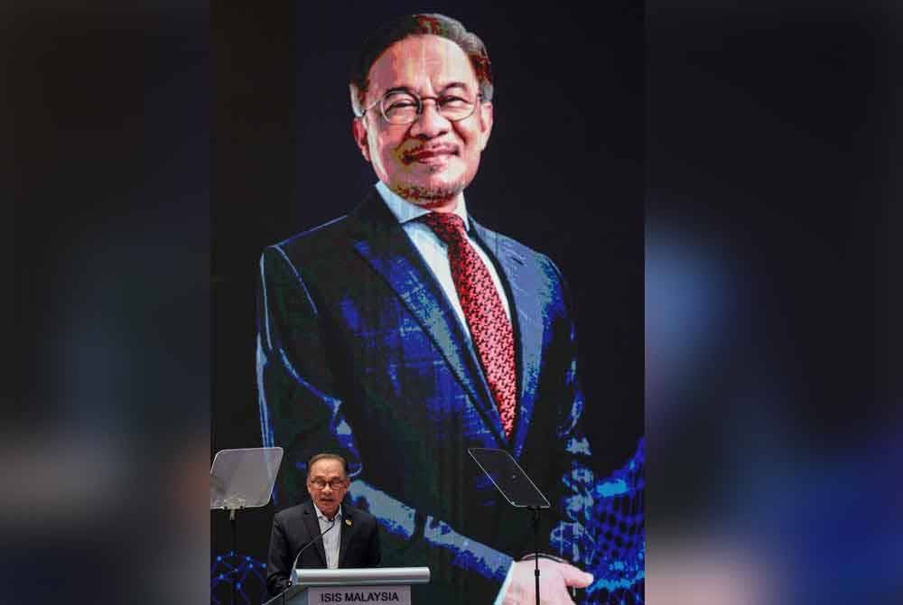 Anwar menyampaikan ucaptama pada Meja Bulat Asia Pasifik (APR) ke-37 pada Khamis. Foto Bernama