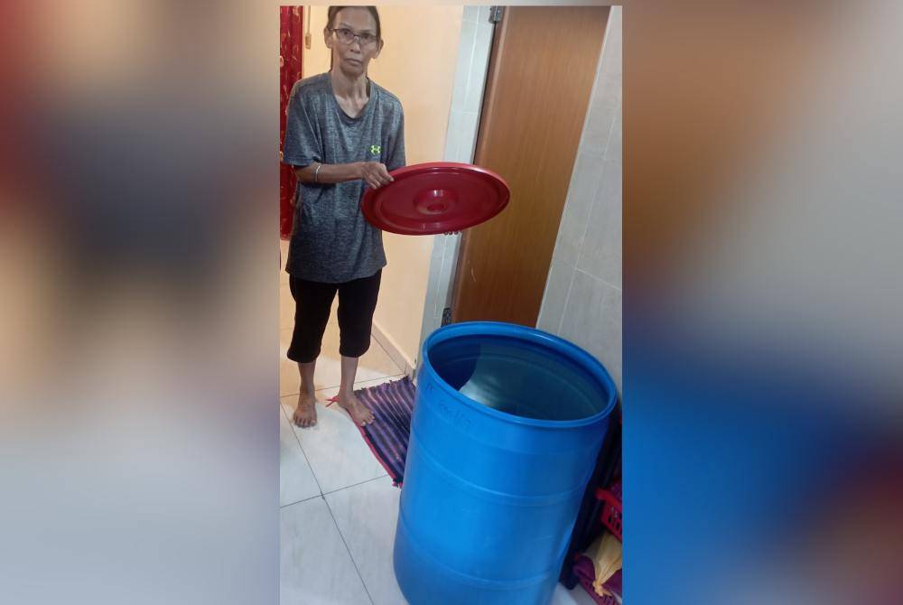 Hardip menunjukkan simpanan air untuk kegunaan kecemasan.