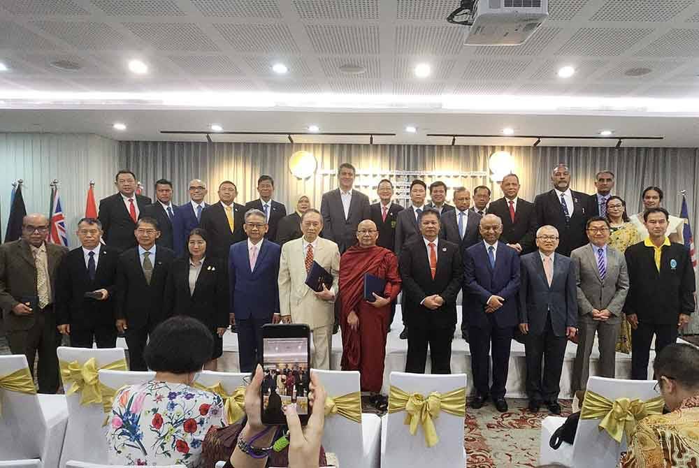 InsPeK UMK mengharumkan nama Malaysia apabila menerima Anugerah Aziz-Ul Haq Rural Development Medals dari the Centre on Integrated Rural Development for Asia and the Pacific (CIRDAP) di Bangkok, Thailand, pada Khamis.