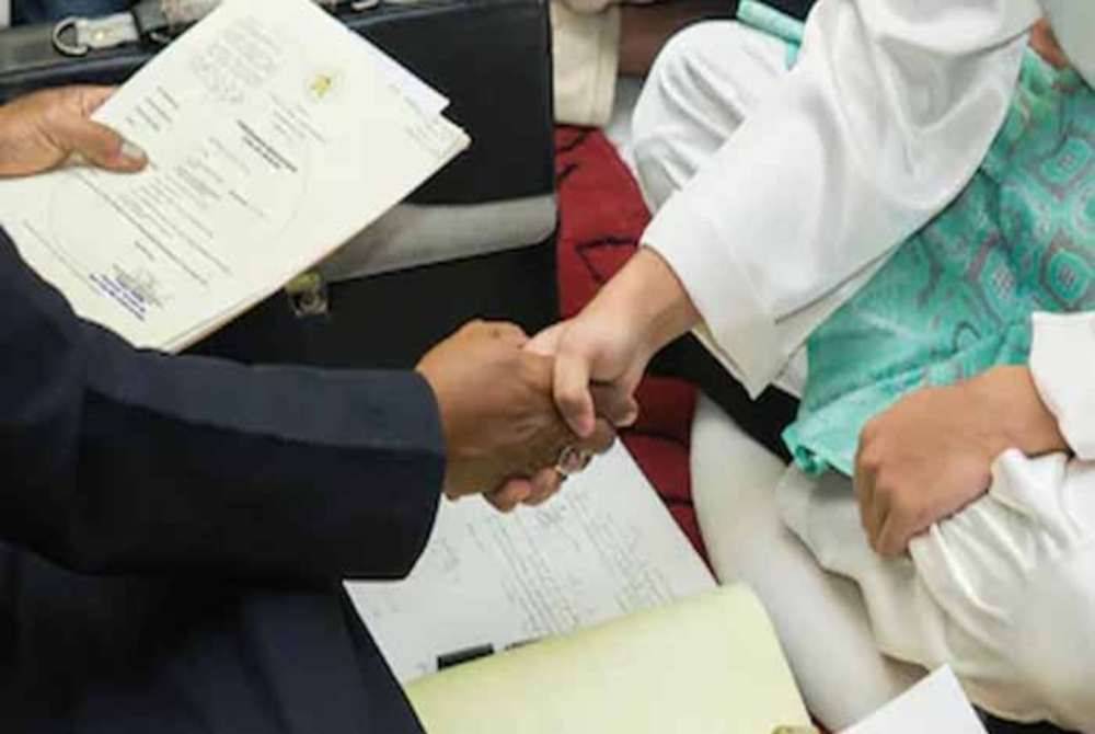 Hampir 300 pasangan dari Malaysia menikah di Selatan Thailand setiap bulan. Gambar hiasan