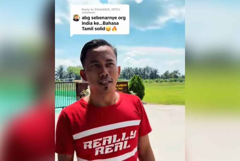 Jai menunjukkan tempatnya menuntut ilmu iaitu Sekolah Jenis Kebangsaan Tamil (SJKT) Ladang Selaba, Teluk Intan, Perak.