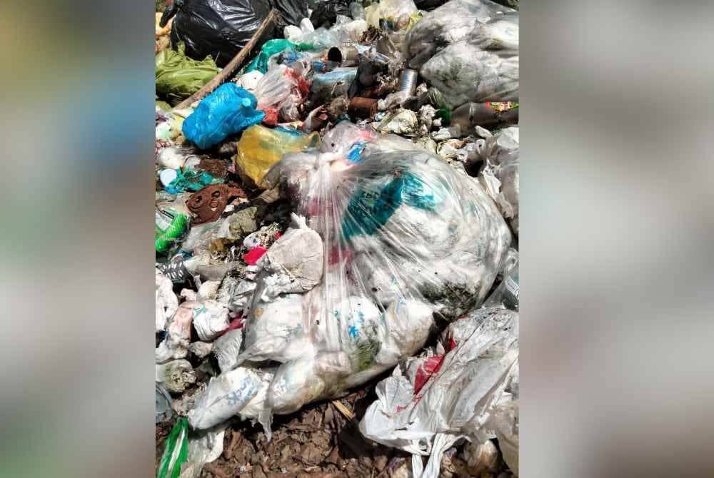 Lampin pakai buang paling banyak dibuang mengakibatkan bau busuk dan pencemaran