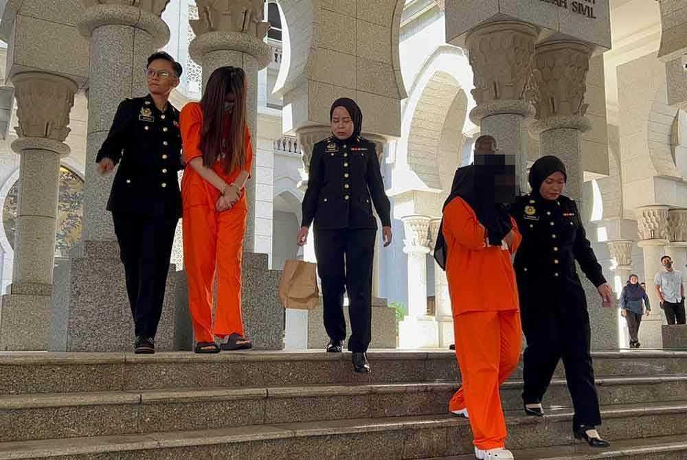 Dua daripada tujuh individu yang terlibat dalam kes 'Kontena Terbang' bergiat aktif di Pelabuhan Klang dibawa ke Mahkamah Majistret Putrajaya pada Jumaat bagi proses tahanan reman.