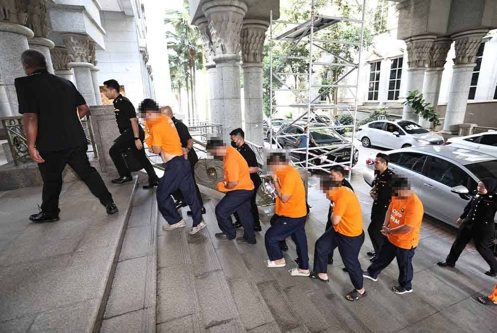 Tujuh individu yang terlibat dalam kes 'Kontena Terbang' bergiat aktif di Pelabuhan Klang dibawa ke Mahkamah Majistret Putrajaya pada Jumaat bagi proses tahanan reman.