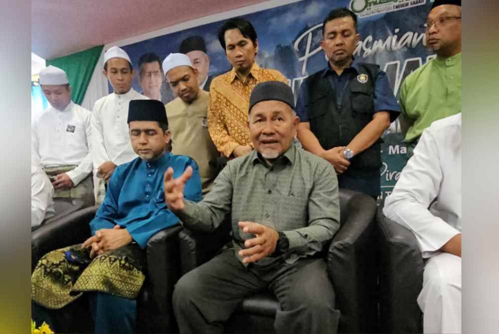 Tuan Ibrahim ketika ditemui pemberita selepas merasmikan Muktamar Tahunan Dewan-Dewan Pas Sabah di Papar.