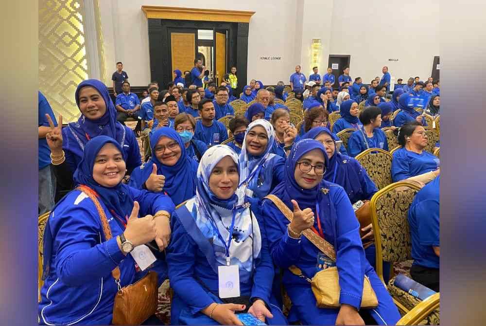 Sebahagian daripada penyokong BN yang hadir pada Konvensyen Barisan Nasional Negeri Kelantan 2024 di Kota Bharu pada Sabtu.