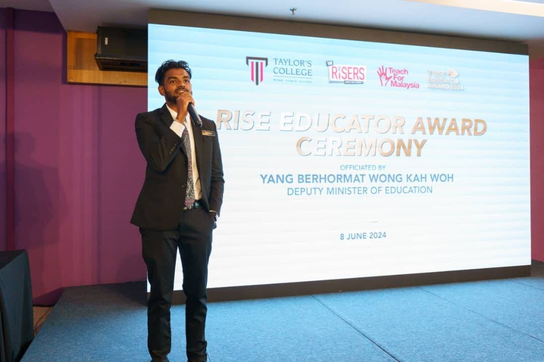 Shawn menyampaikan ucapan penghargaan selepas berjaya meraih anugerah utama.