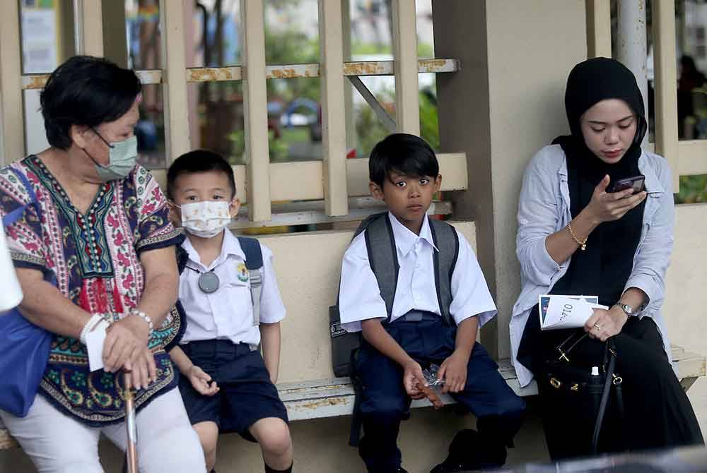 Antara ibu bapa bukan Cina yang menghantar anak bersekolah di SJKC.
