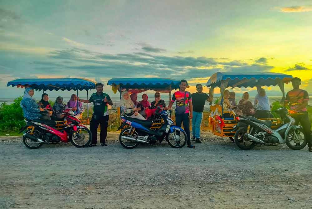 Perkhidmatan Choley Kampung warna warni ventures yang membawa rombongan kumpulan tadarus dari Subang Jaya menikmati angin laut di Pulau Ketam.