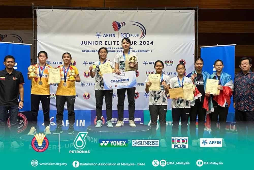 Carine Tee-Lee Mun merangkul kejuaraan Kategori Beregu Wanita B-16.