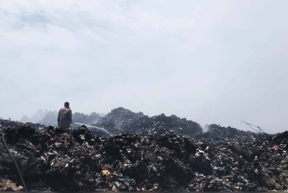 Pihak bomba mengambil masa selama empat hari untuk memadam kebakaran yang berlaku di pusat pelupusan sampah tersebut.