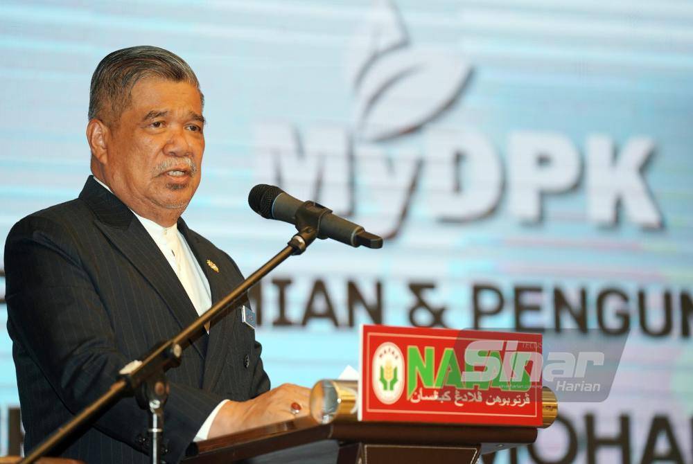 Mohamad menyampaikan ucapan pada pengumuman Kadar Dividen Skim Pelaburan Khas Peladang - Dana Peladang Kebangsaan pada Isnin. Foto Sinar Harian - ROSLI TALIB