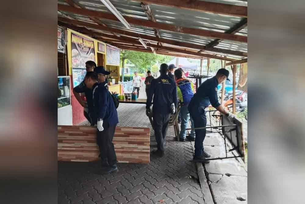 DBKL mengeluarkan tujuh notis sitaan dan pindah halangan terhadap penjaja warga asing di sekitar Jalan 14/155C, Bukit Jalil di sini.