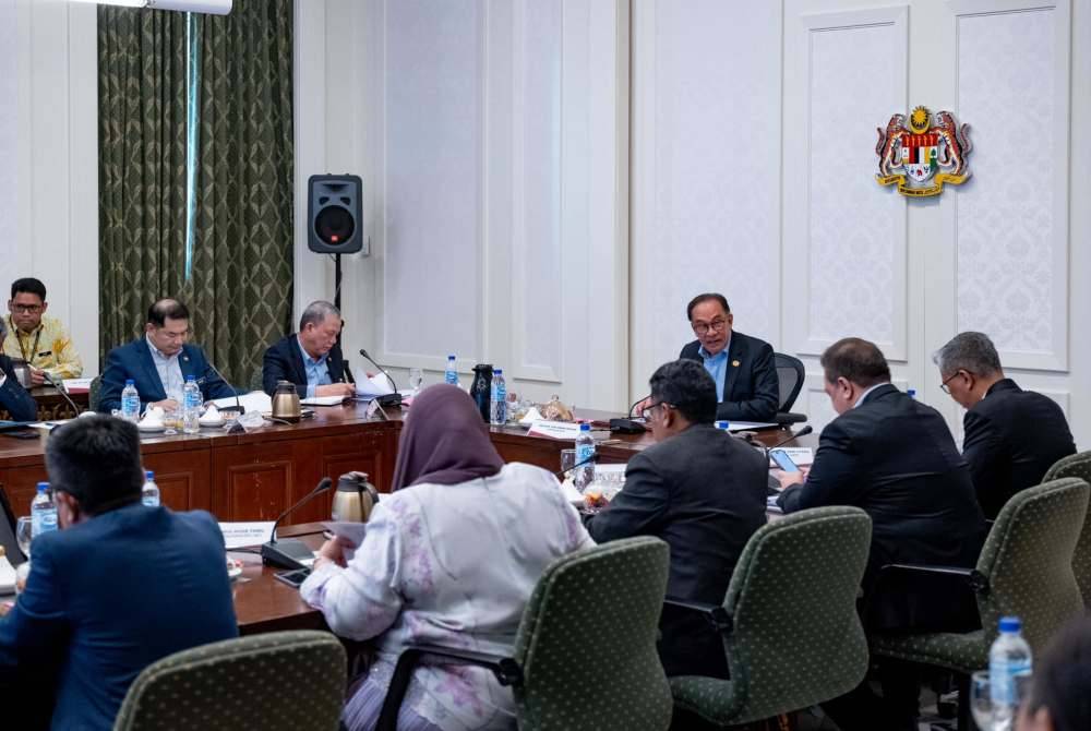 Anwar mempengerusikan Mesyuarat Majlis Pelaburan Negara (MPN) Bilangan 4 Tahun 2024 pada Selasa. Foto Facebook Anwar Ibrahim