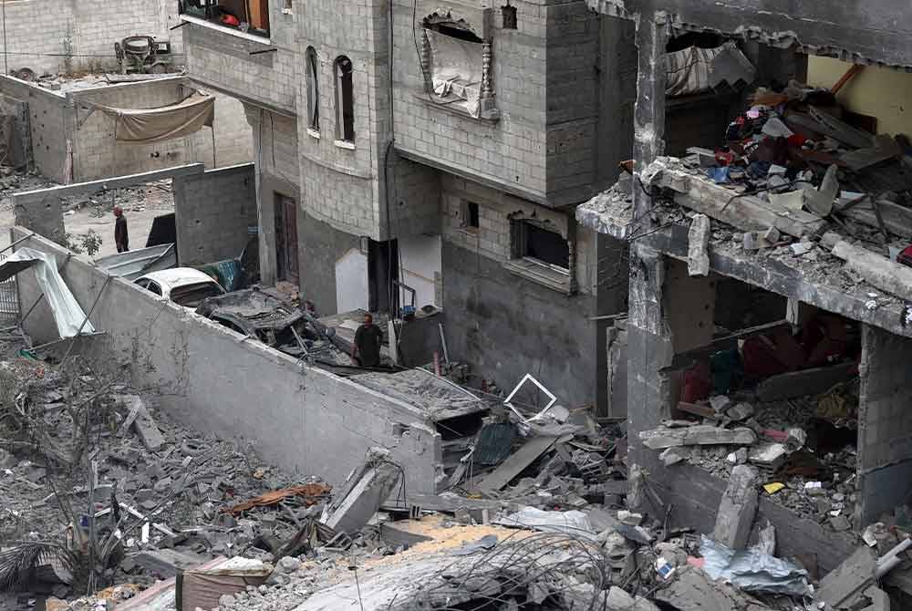 Kebanyakan struktur kediaman orang awam musnah dibedil.