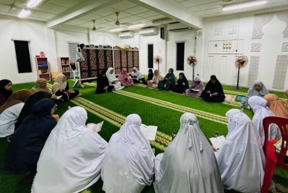MALAM kerohanian bersama penduduk kampung turut diadakan sempena BASISKA XII di Masjid Asy-Syakirin. 