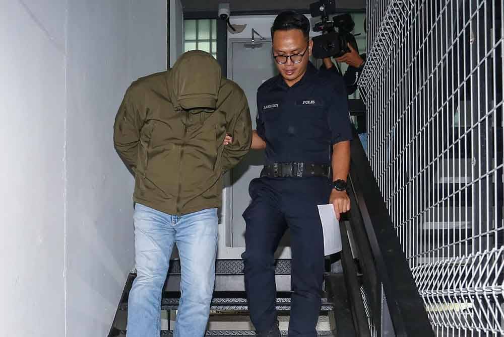 Saibullah Zaid dibawa ke lokap Mahkamah Ipoh pada Rabu selepas mengaku tidak bersalah atas pertuduhan menerima suapan berjumlah RM3,300, tujuh tahun lalu.