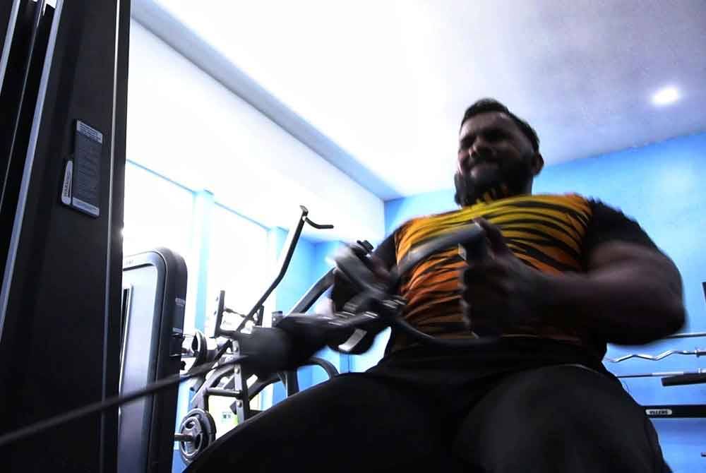 Kjey melakukan pelbagai rutin senaman kardio sepanjang tempoh 13 jam tanpa henti