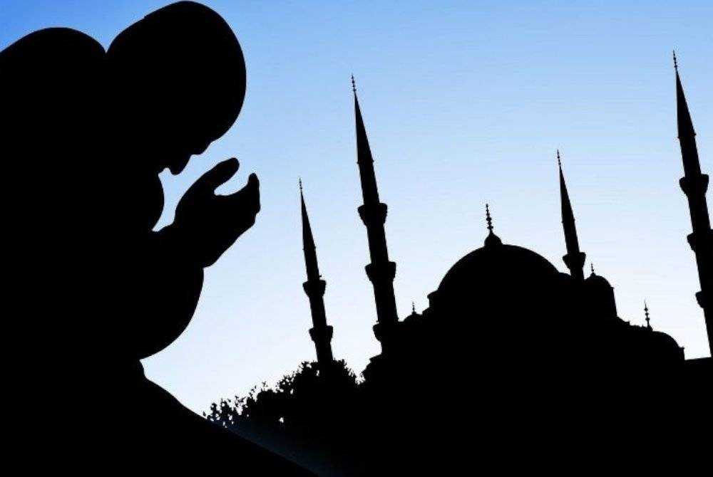 ANTARA tanda-tanda haji yang mabrur ialah seseorang berubah wataknya menjadi lebih baik, bercakap perkara elok, suka membantu orang, bersedekah, menjamu orang makan dan lain-lain. -Foto: 123rf