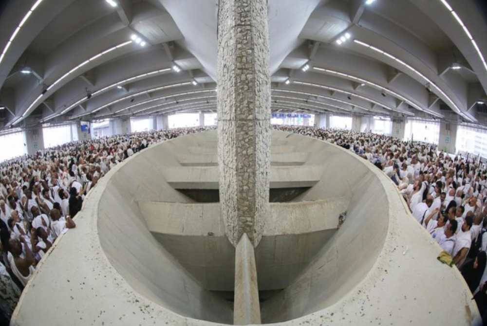 RANGKUMAN dari kembara haji adalah untuk menyedarkan manusia bahawa kita ialah hamba ALLAH SWT walau sehebat mana pun kita di dunia. -Foto: Arab News