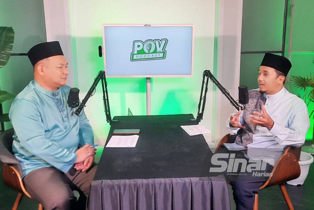 PU HAFIZ (kanan) ketika menghuraikan tajuk 'Korban Harta untuk Anak Yatim' dalam program Podcast POV Sinar Islam Plus dibawakan khas oleh YIDE.