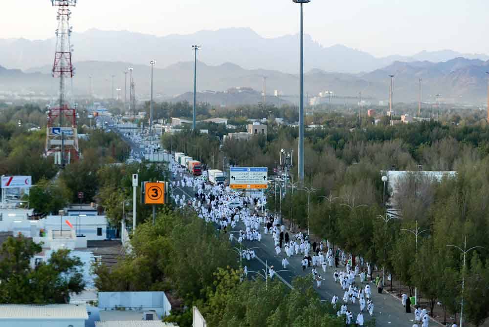 Lebih 1.5 juta jemaah haji pada musim kali ini akan menuju ke Arafah secara berperingkat pada Jumaat.