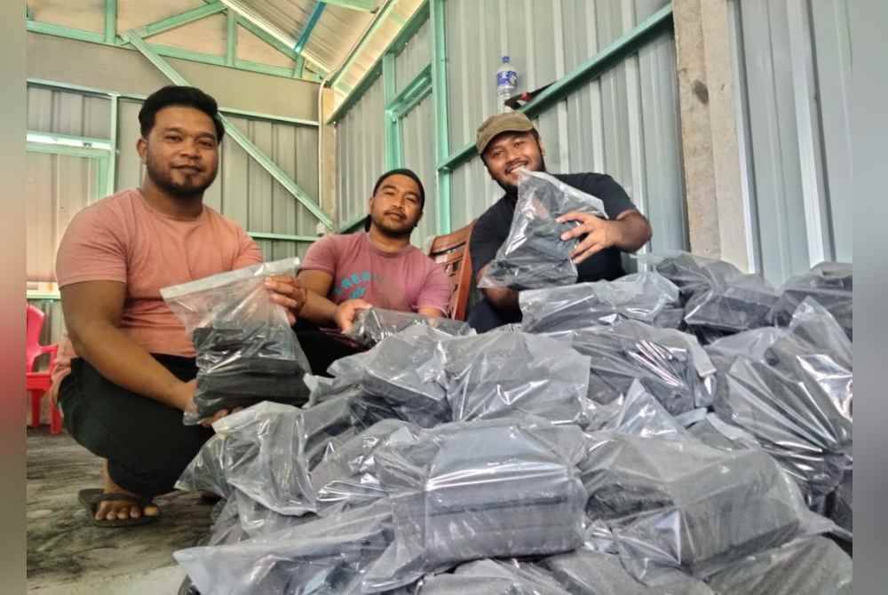 
Arang tempurung yang sudah dipek dan akan dihantar kepada pelanggan.