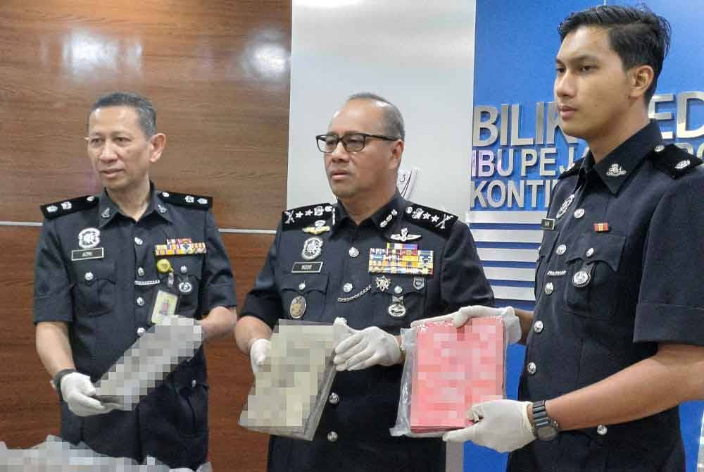 Noor Hisam (tengah) menunjukkan sebahagian rampasan dadah pada sidang akhbar di bilik media di Ibu Pejabat Kontinjen Polis Pahang di Kuantan pada Selasa.